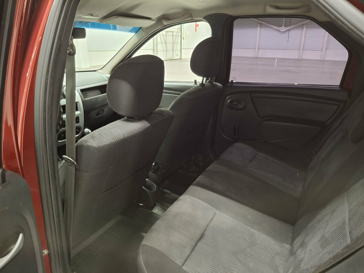 Б/У Рено Логан 2012 года. Фото: #11