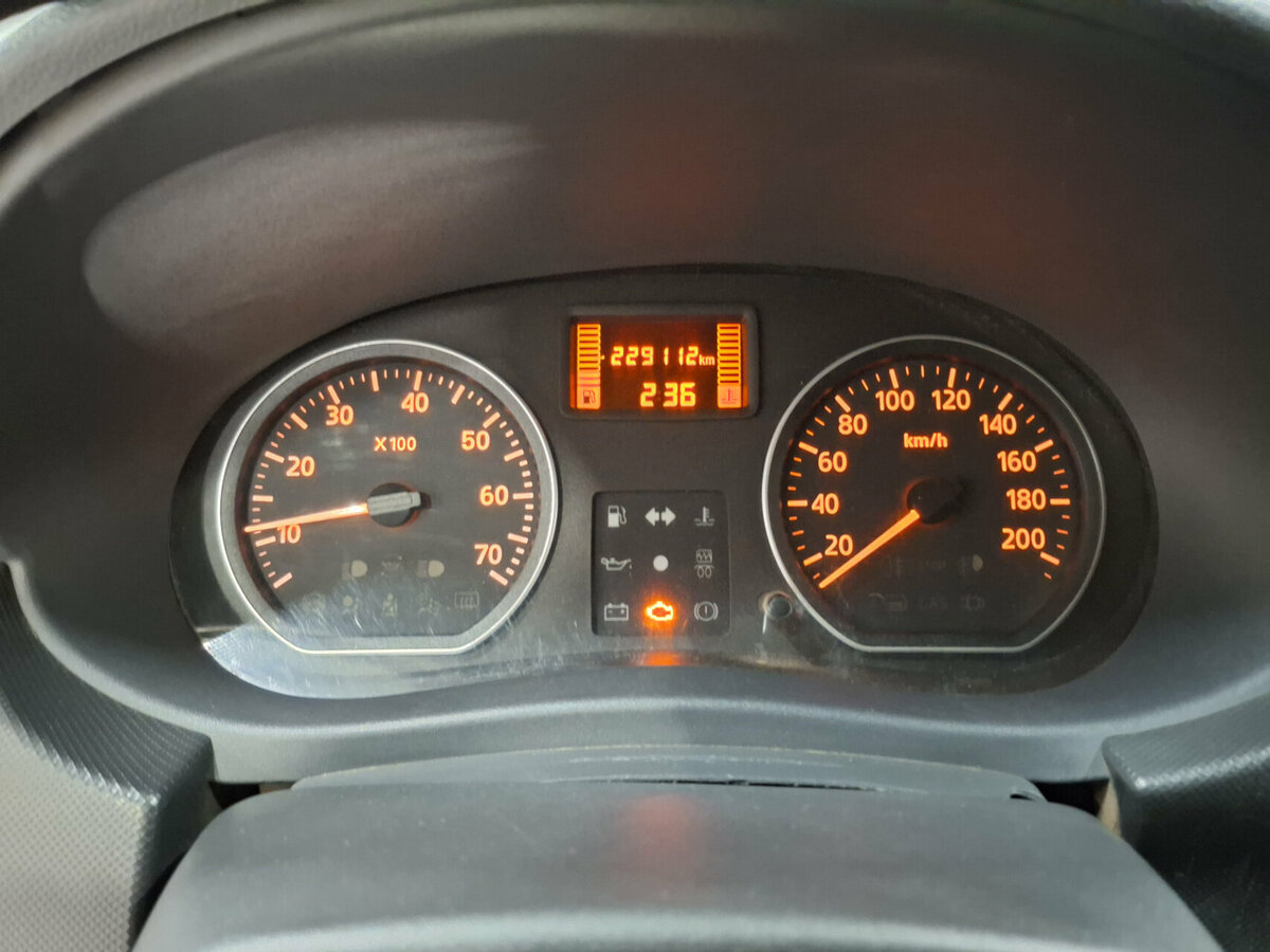 Б/У Рено Логан 2012 года. Фото: #12