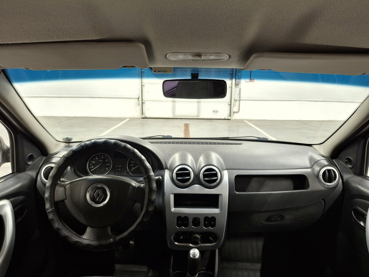 Б/У Рено Логан 2012 года. Фото: #13